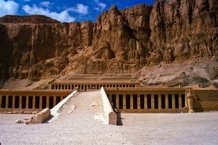 ÄGYPTEN, Totentempel der Königin Hatschepsut in Theben am westlichen Ufer des Nil